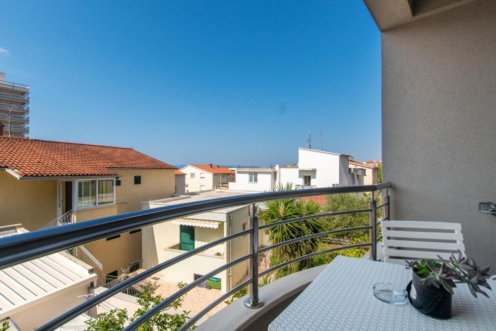 Apartments And Rooms Vuleta, Close To The Beach Makarska Quarto foto